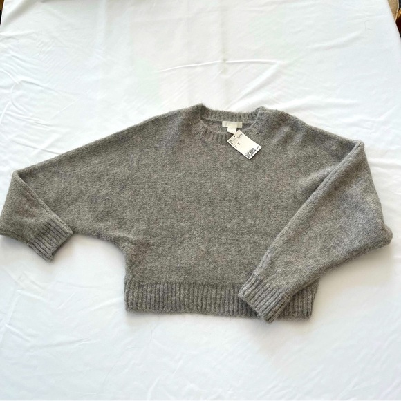 NWT H & M oversized grey bat wing sweater size XS - Picture 4 of 8
